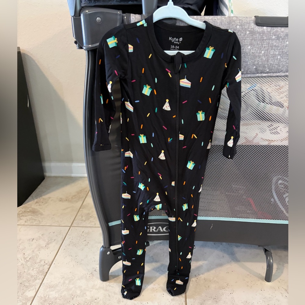Kyte Birthday Footie🎉18-24 mo NWOT